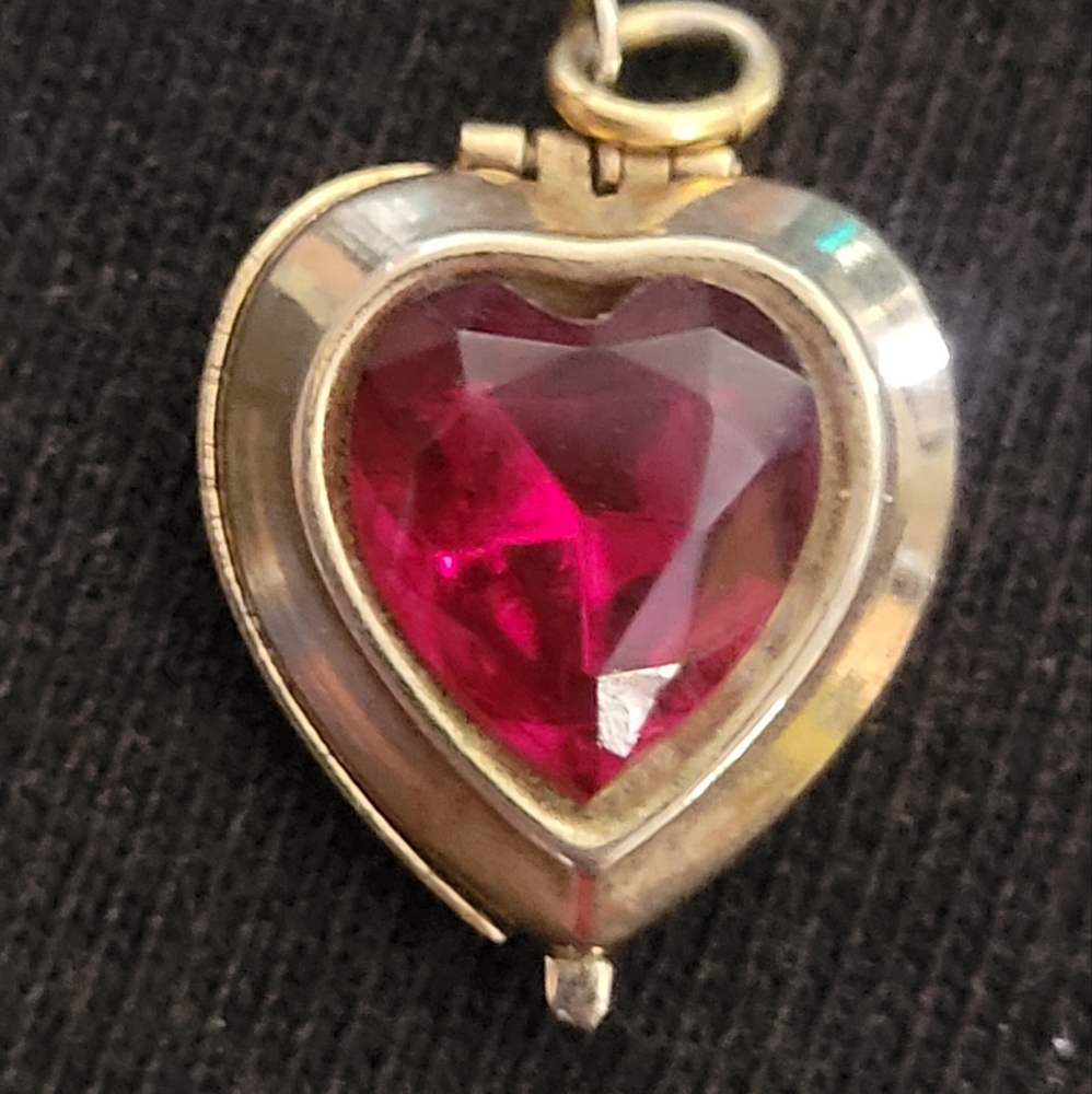 Red Rhinestone Heart Locket - Picture 10 of 12